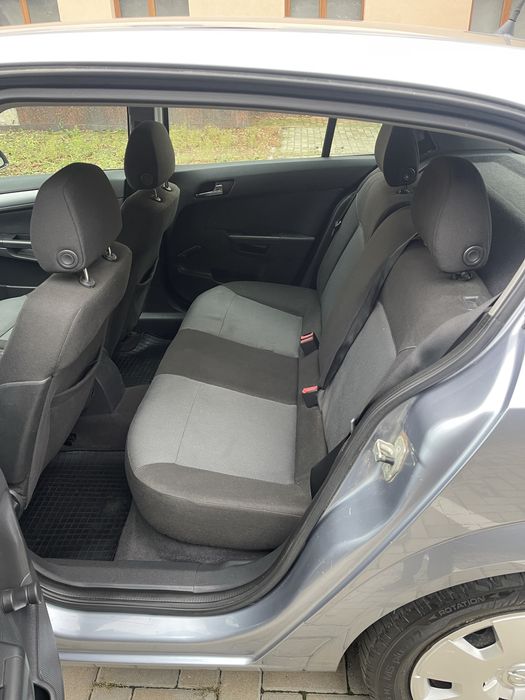 Opel Astra 2004 год 1.4 бензин