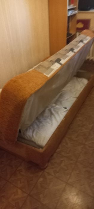 Wersalka rozkładana 2-osobowa, z pojemnikim na pościel.