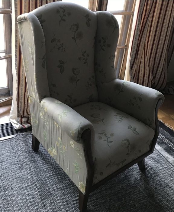 Komplet mebli - rozkładana sofa i dwa fotele