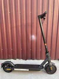 Продам Електросамокат Xiaomi Mi Electric Scooter Pro 2 Black