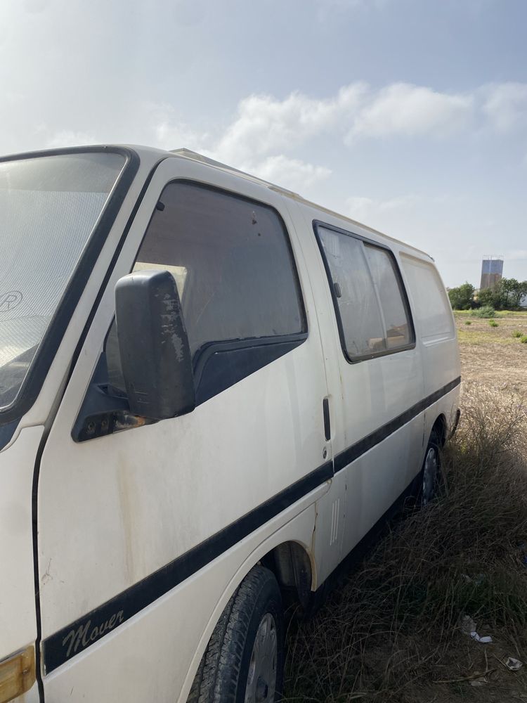 Isuzu Midi Mover 6 lugares – Projeto Campervan inacabado