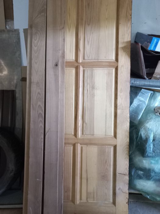 Двері дерев'яні, ясенові