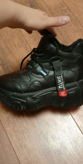 Продаю взуття шкіра за гарною ціною