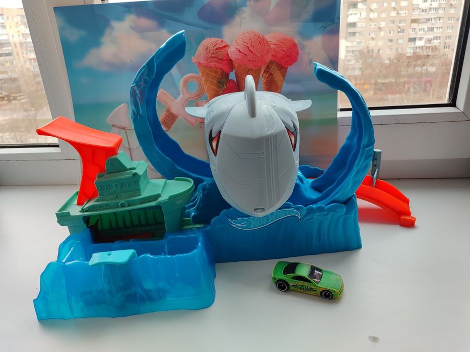 Трек Хот вилс голодная акула.