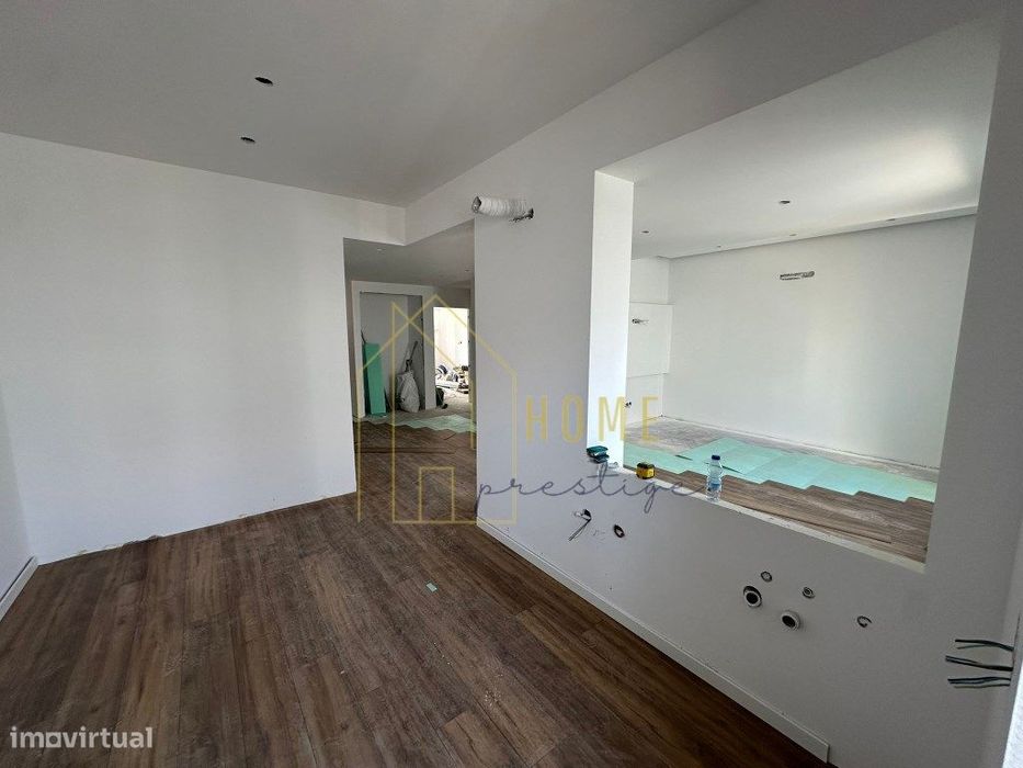 T3 Moderno e Luminoso no Laranjeiro com 4 Varandas