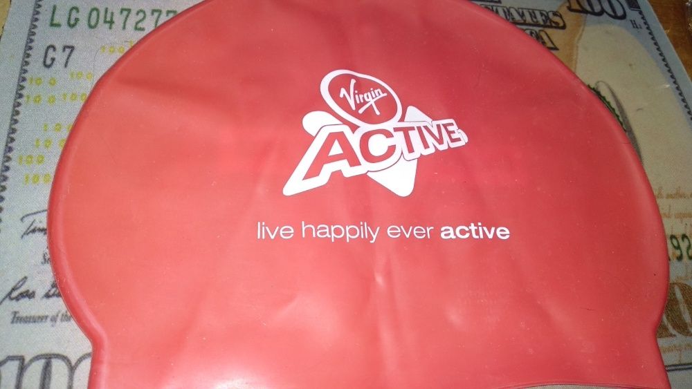 на девочку шапочка резиновая фирменная красная для плавания