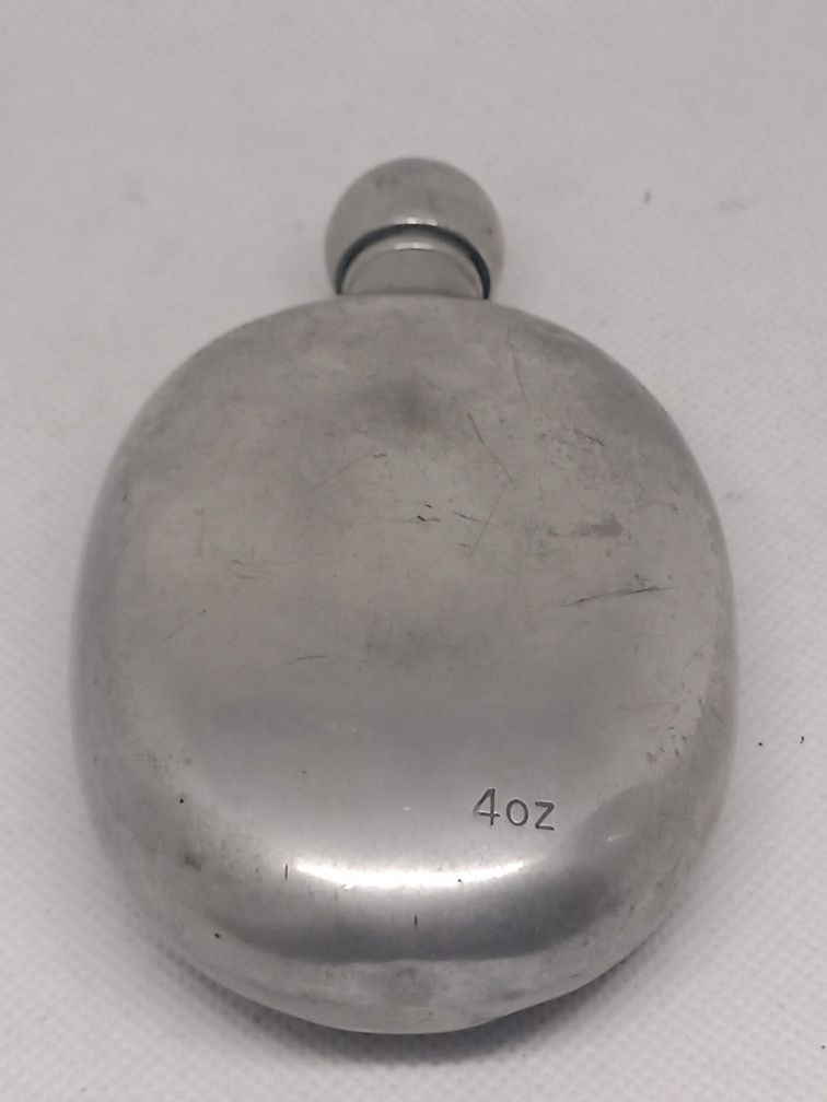 Garrafa de bolso em liga de metal
