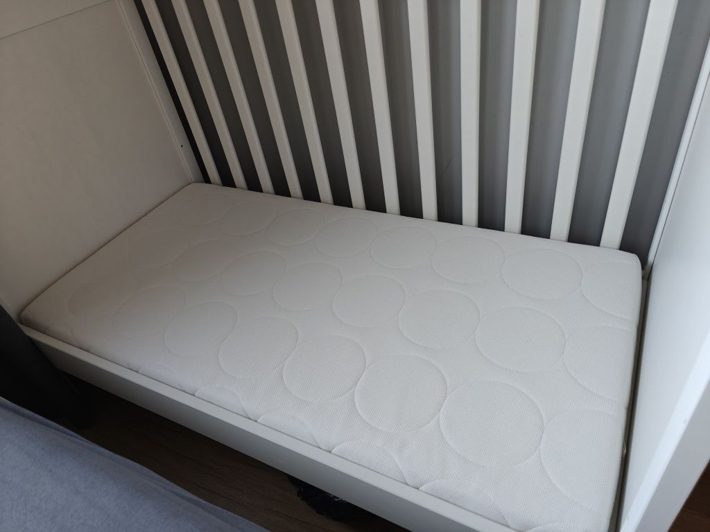 IKEA SUNDVIK Łóżko dziecięce 60x120 cm z materacem SKÖNAST super stan