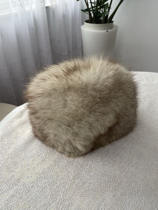 Futrzana czapka bialy lis
