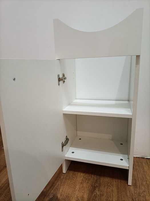 Szafka łazienkowa w idealnym stanie