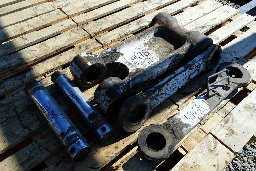 Łącznik łyżki do koparki Volvo EC240. Kiwak. Kość