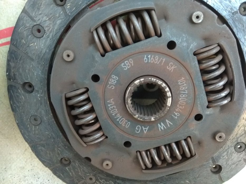 Skoda Fabia II 07-14 1.2  маховик диск корзина сцепления 030105271