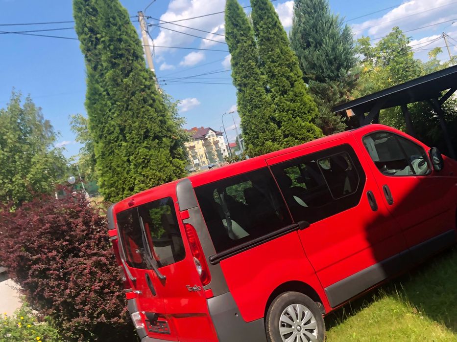 Wynajem Busa 9 osobowy RENAULT TRAFIC 2’o