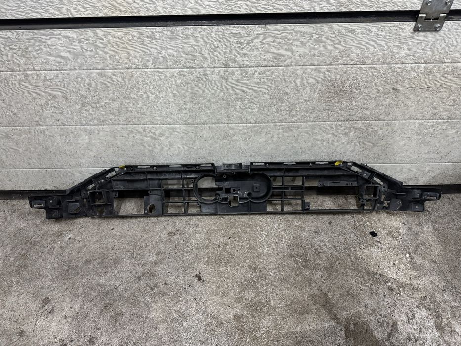 Wzmocnienie kratka atrapa Audi A6 c8 4k0