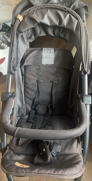 Дитяча коляска.