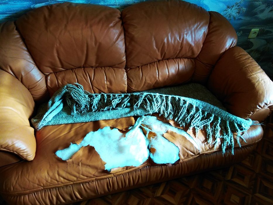 Диван коженный б/у