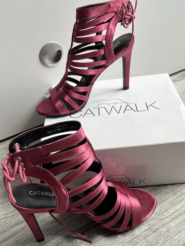 Fuksjowe sandały 39 catwalk