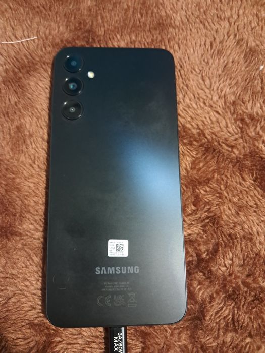 Vendo este telemovel como novo tem 6 mês com capa de silicone.