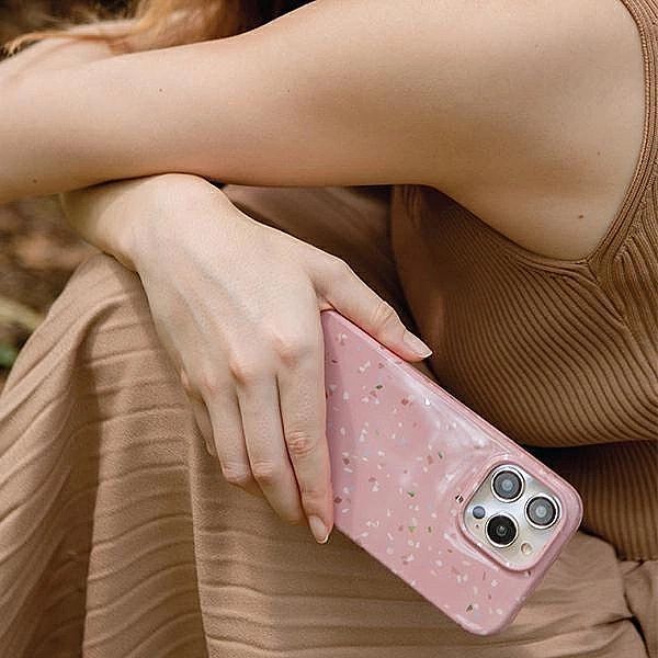 Etui Uniq Coehl Terrazzo na iPhone 14 Plus - piaskowe