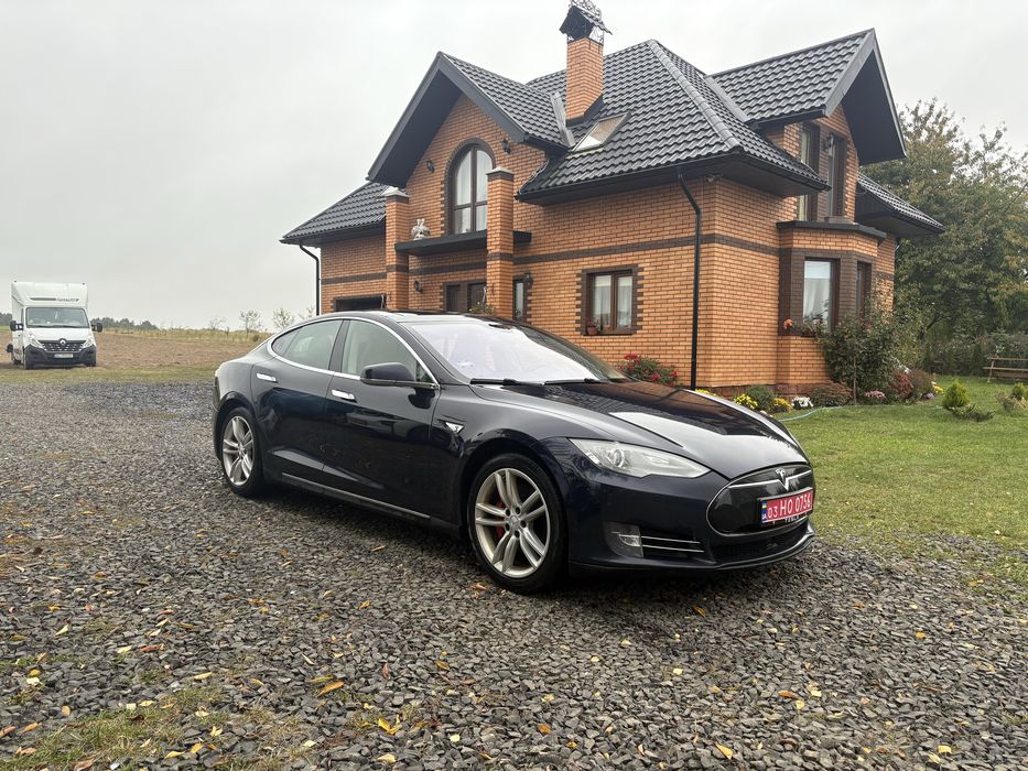 Tesla Model S Performance