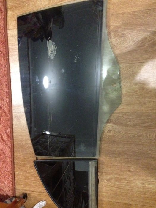 Стёкла задней правой двери на Emgrand 7.