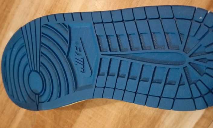 Jordan 1 Retro Low OG SP
Fragment x Travis Scott   R.40/25