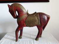 Cavalo antigo indiano esculpido á mão