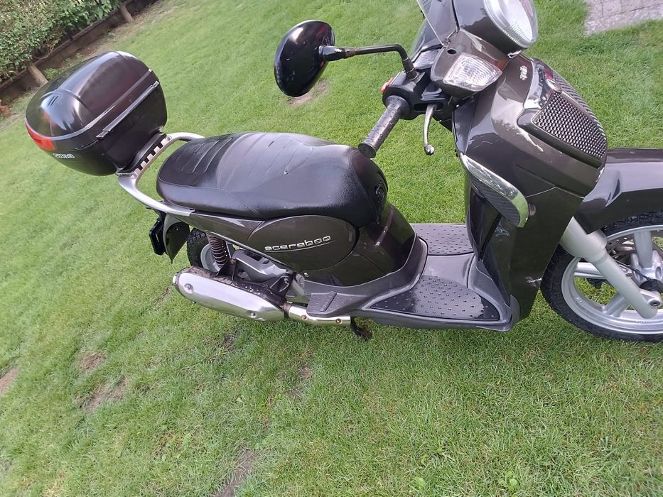 Skuter Aprilia Scarabeo 125 ładnie utrzymany skuter z kufrem.