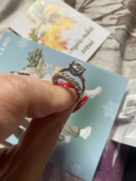 Продам дві каблучки. Срібло 925. Розмір 18 .