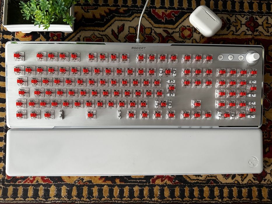 Biala klawiatura gamingowa roccat vulcan II
