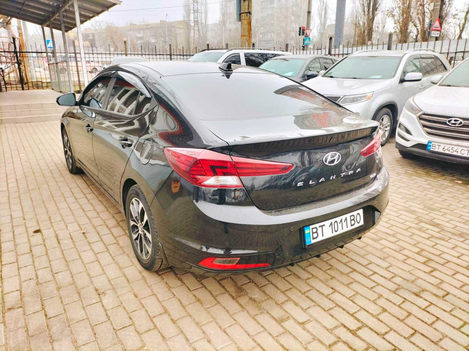 Hyundai Elantra 2019 року 1,6 л. газ/бензин