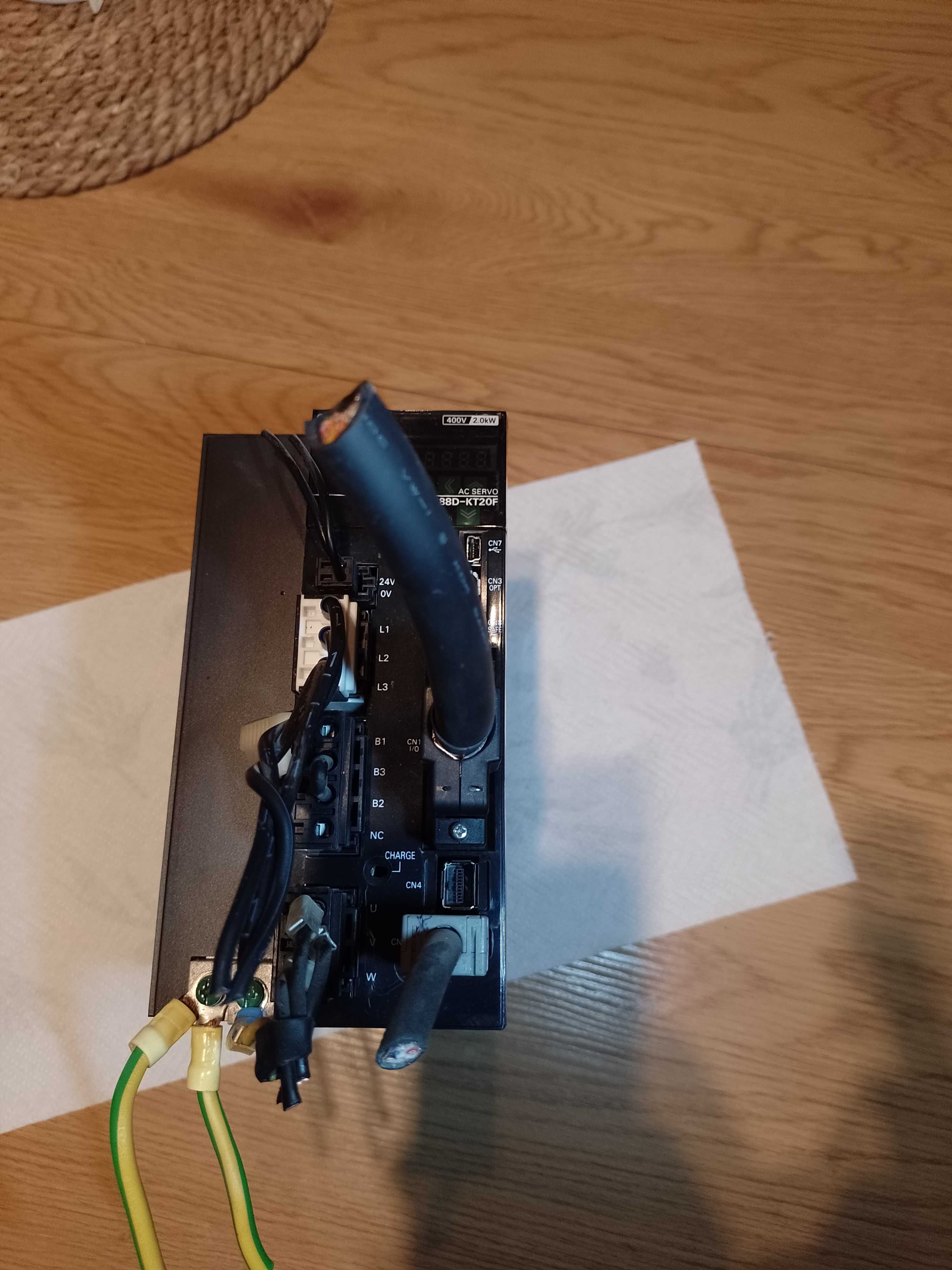 Omron servo drive   R88D-KT20F  2,5 kW.