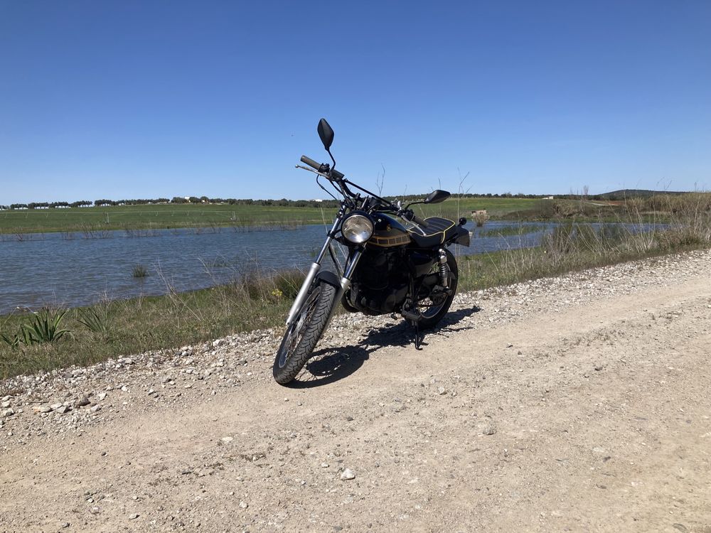 Yamaha SR250 - Cafe Racer