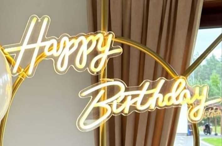 Happy Birthday napis neon Na skraju raju przyjęcie urodziny dekoracje