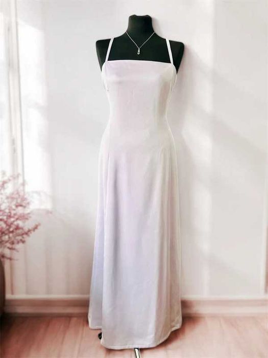 Liliowa satynowa długa sukienka maxi na ramiączkach plus size | XXL/44