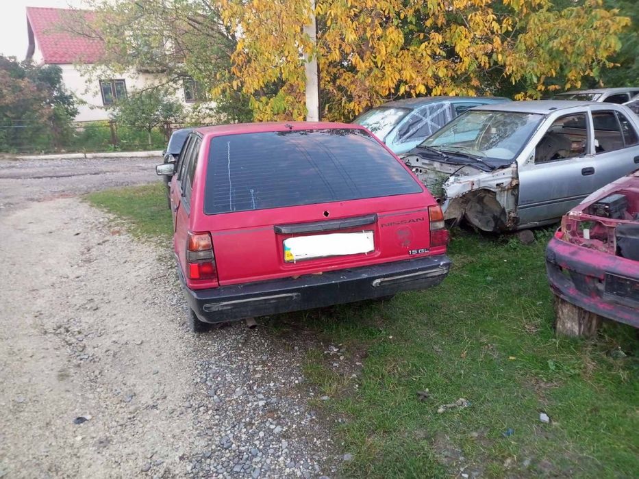 Кузов  запчастини NISSAN sunny B11 по кусочкам