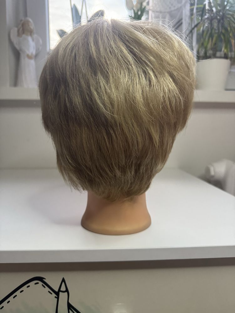 Peruka jasny blond krótka firma Rokoko