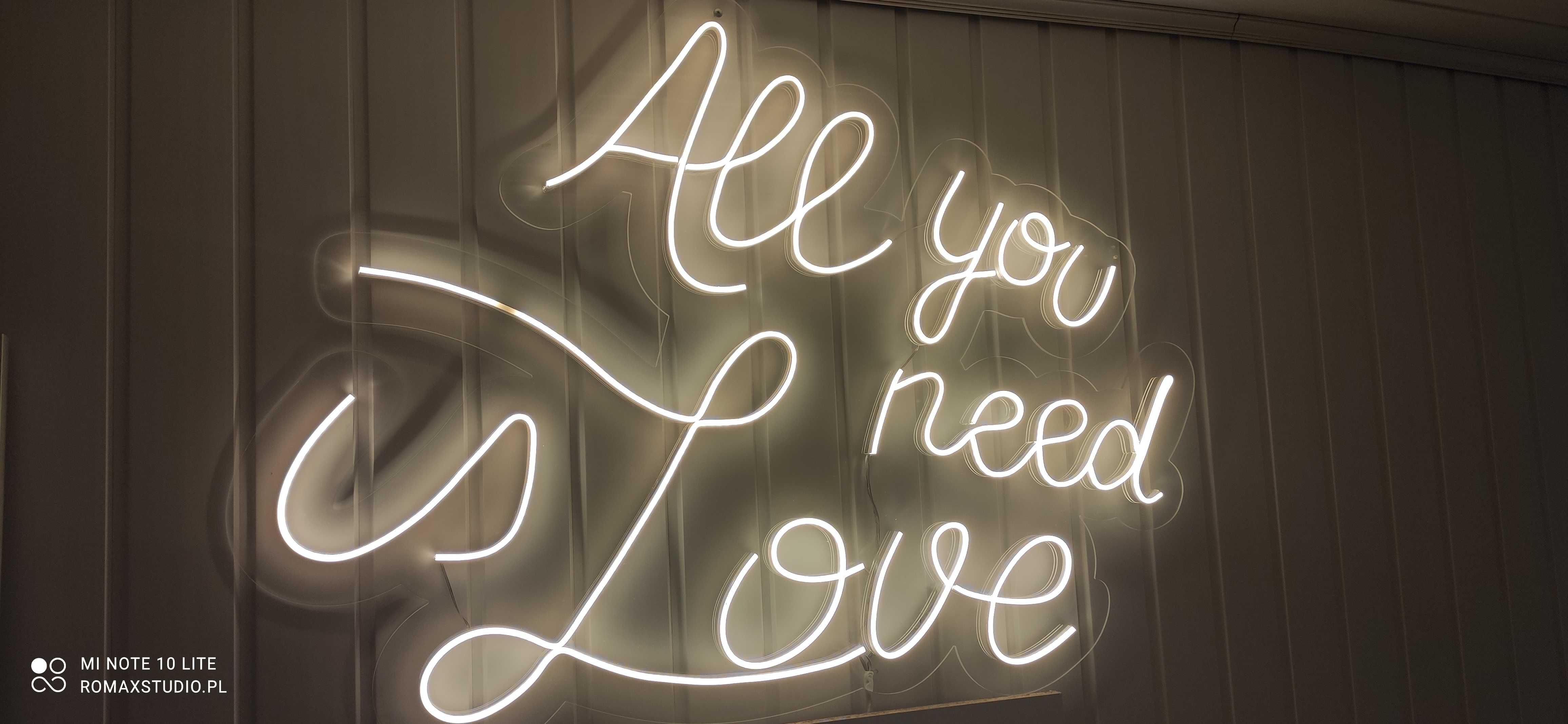 Neon, ledon, All you need Is Love