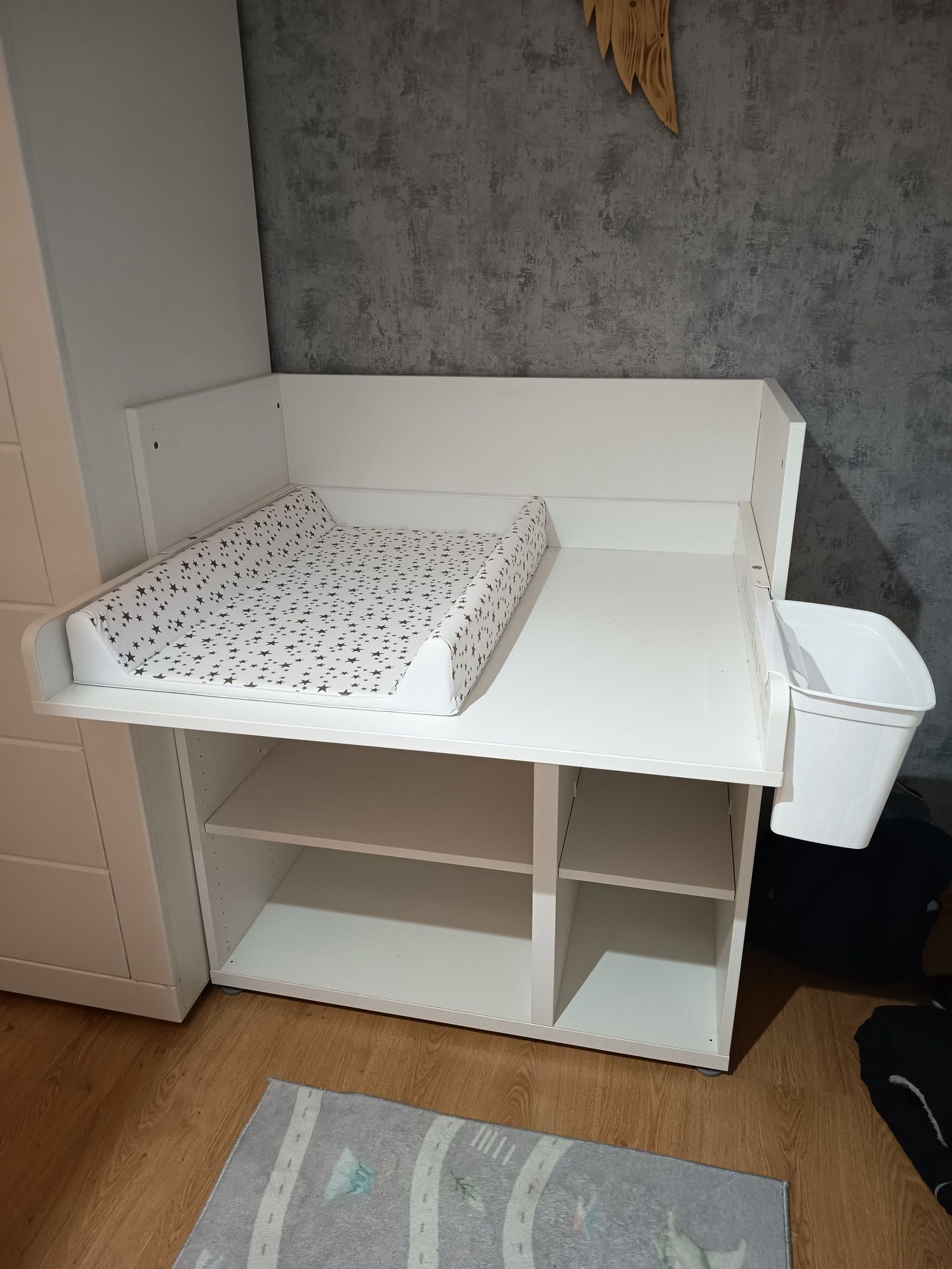 Przewijak Ikea z półkami, rezerwacja