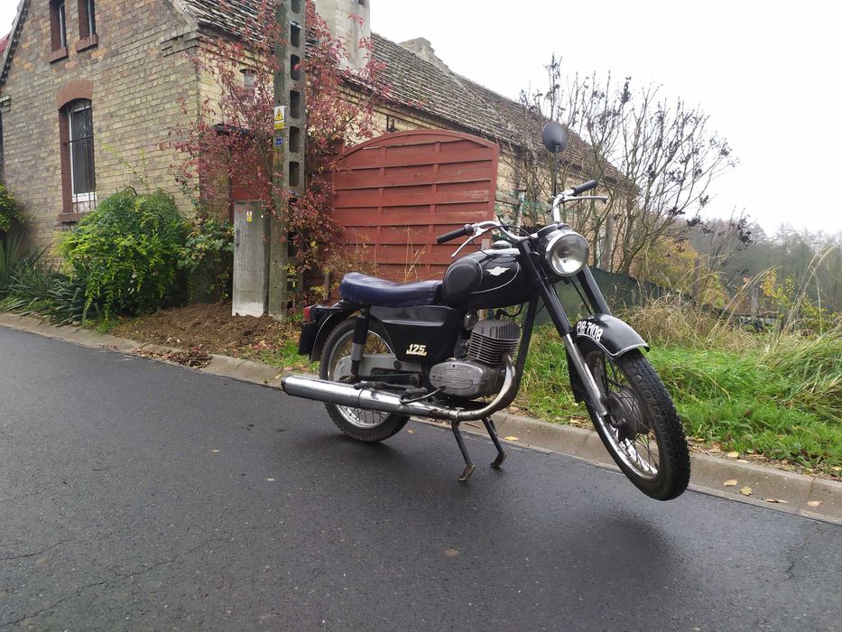 Wsk 175 zarejestrowana na biale tablice.