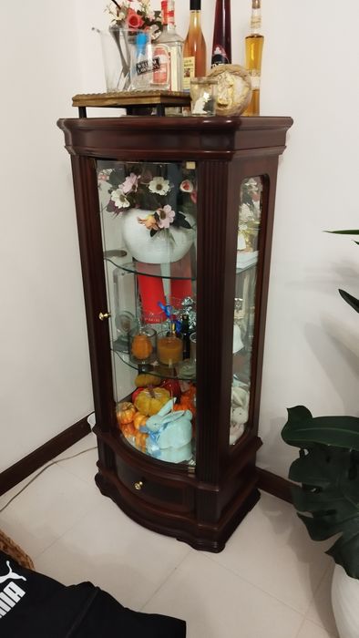 Vitrine usada em bom estado