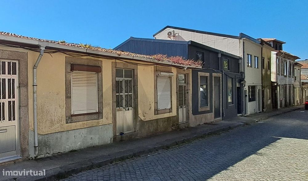 Moradia para reabilitar no centro do Porto – Excelente oportunidade de