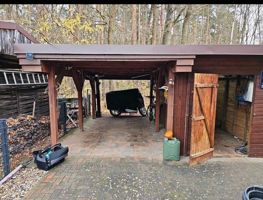 Wiata garażowa z szopka w bardzo dobrym stanie