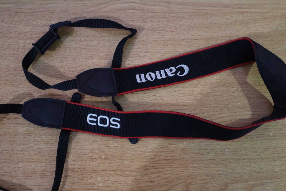 Câmara Canon 4000D + Lente Canon EF-S 18-55MM