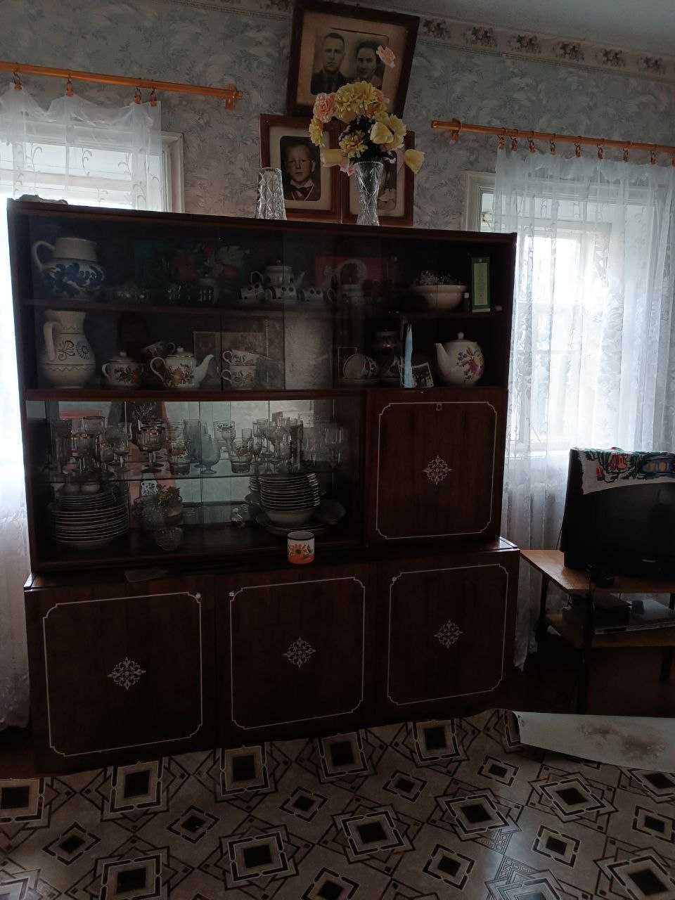 Два будинки у дворі, торг.