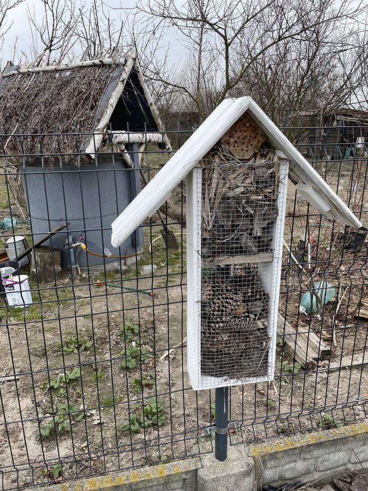 Domek dla owadow pszczół hotel owady opalane barki skarbonka itp