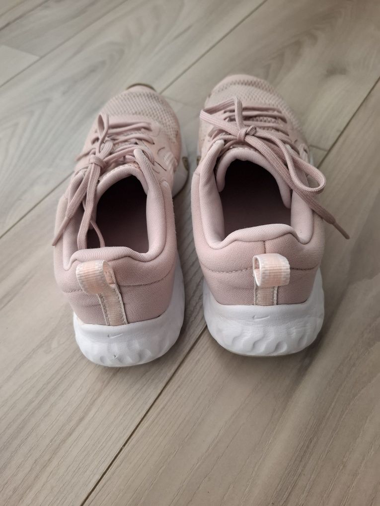 Tenis marca nike n.36 - ótimo estado