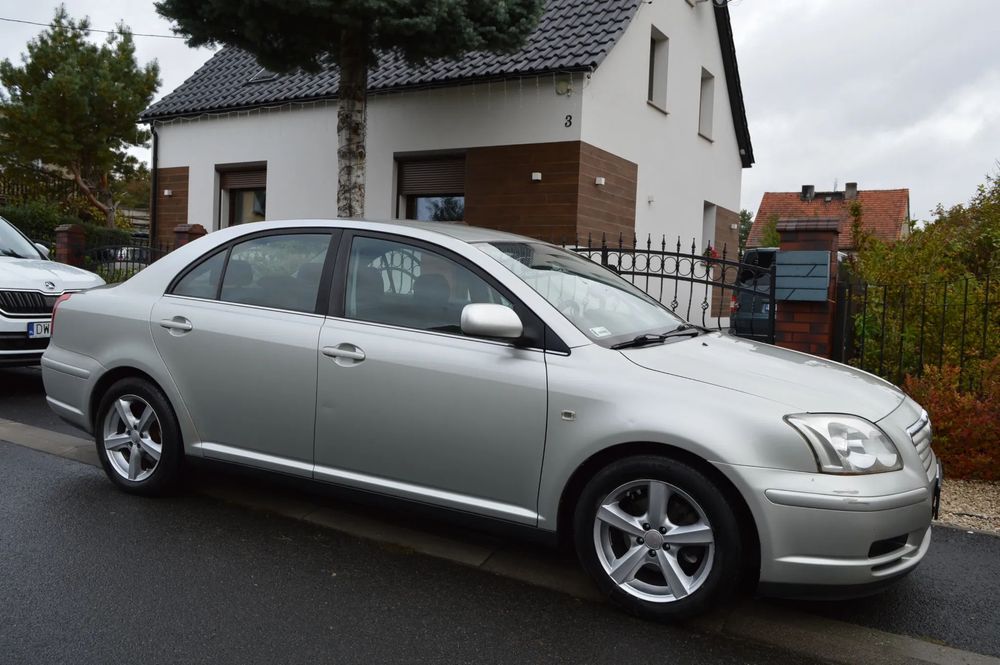 Toyota Avensis 1.6 Benzyna * Salon Polska * bezwypadkowy *