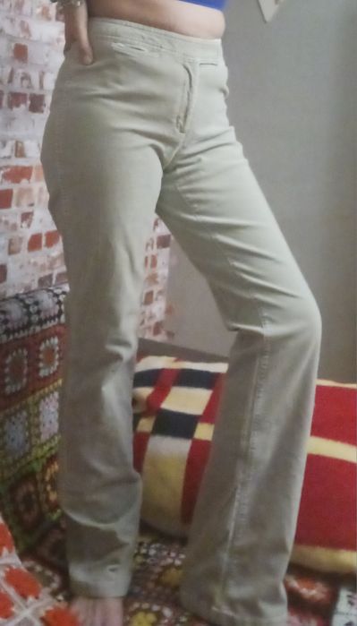 Damskie jeansy dzwony.