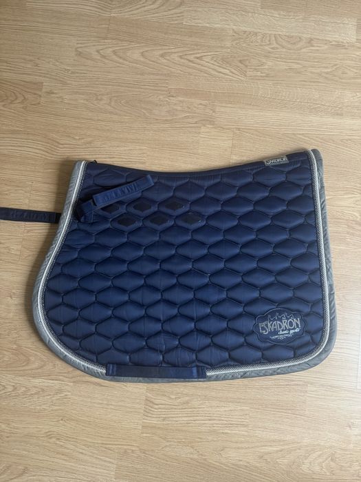 Sprzedam czapraki eskadron